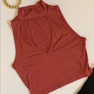 Fashion Nova Sleeveless Turtleneck V-neck Crop Top